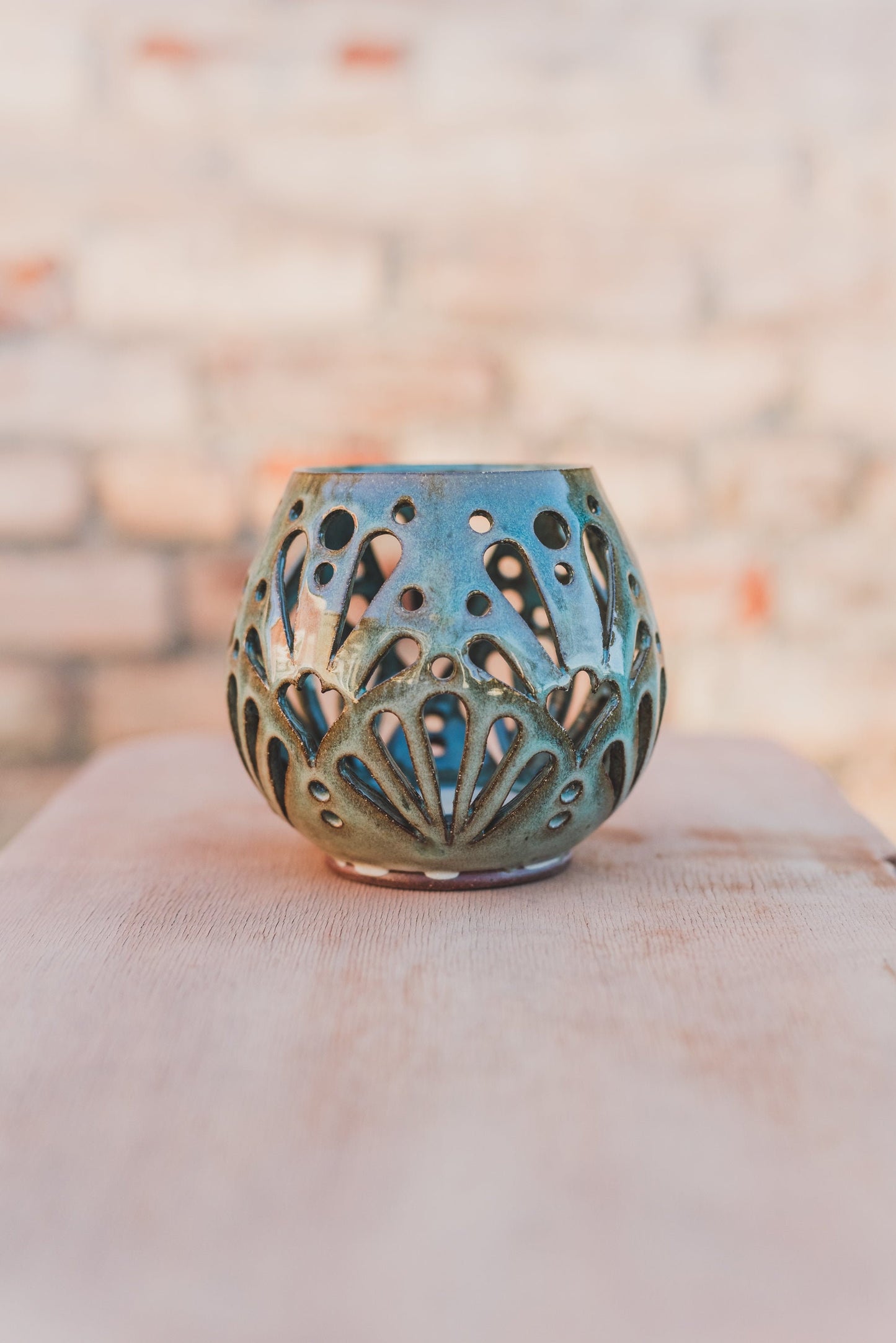 Ceramic tea light holder, candle holder